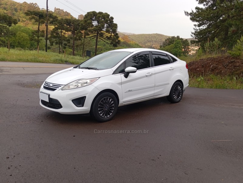 FIESTA 1.6 SE SEDAN 16V FLEX 4P MANUAL - 2011 - CAXIAS DO SUL