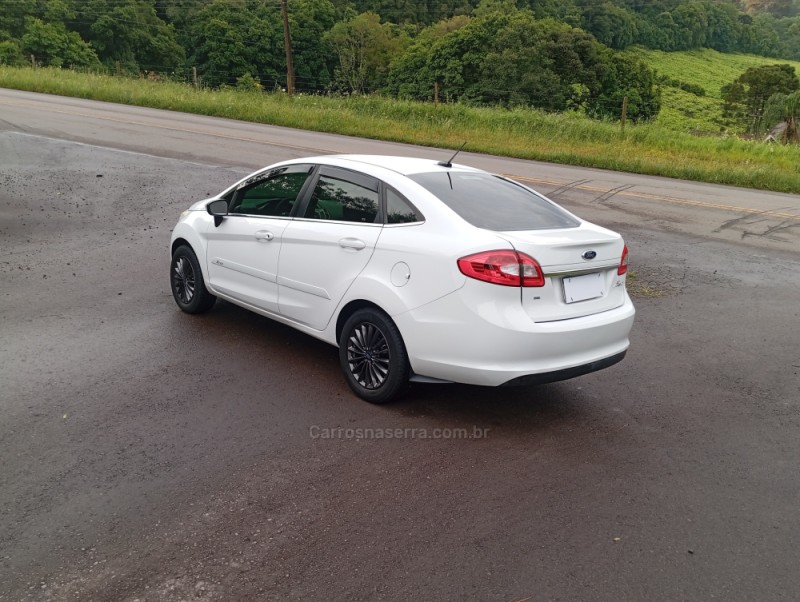 FIESTA 1.6 SE SEDAN 16V FLEX 4P MANUAL - 2011 - CAXIAS DO SUL