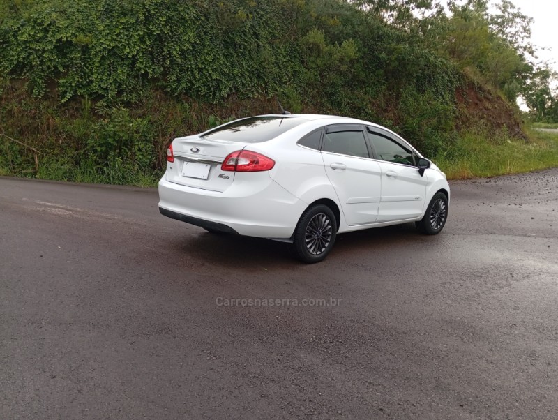 FIESTA 1.6 SE SEDAN 16V FLEX 4P MANUAL - 2011 - CAXIAS DO SUL