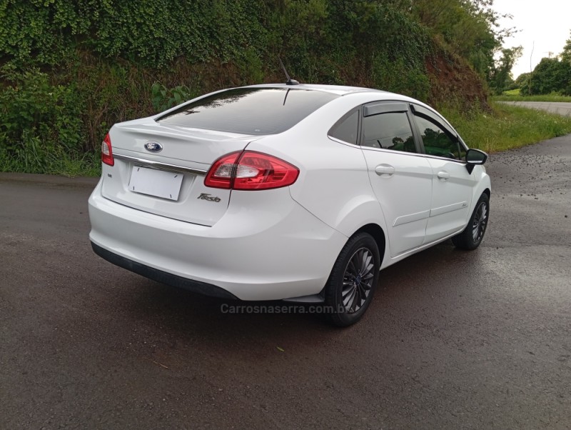 FIESTA 1.6 SE SEDAN 16V FLEX 4P MANUAL - 2011 - CAXIAS DO SUL