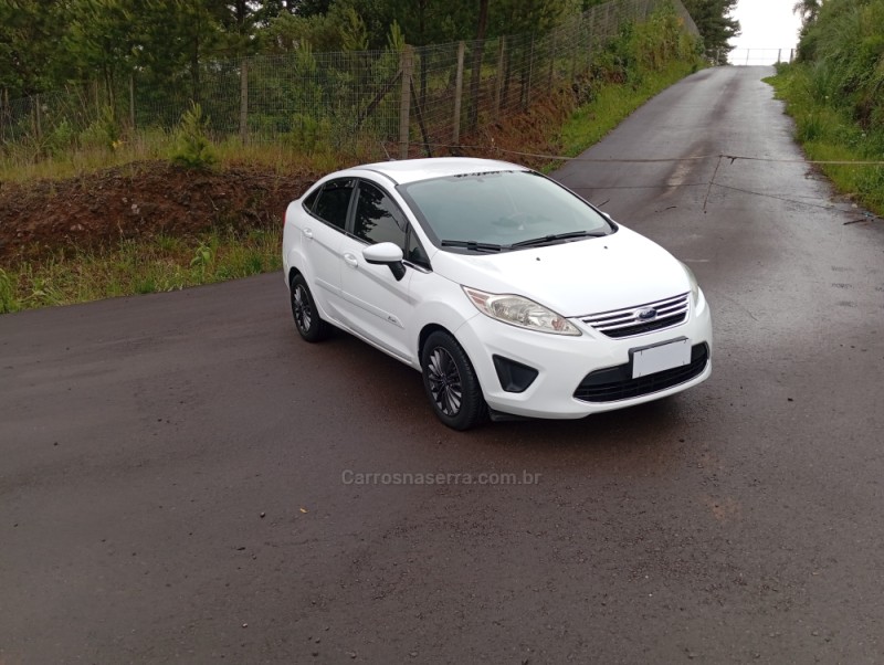 FIESTA 1.6 SE SEDAN 16V FLEX 4P MANUAL - 2011 - CAXIAS DO SUL