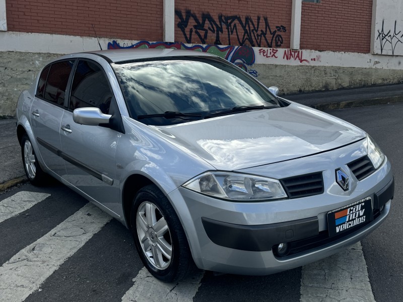 MÉGANE 2.0 DYNAMIQUE SEDAN 16V GASOLINA 4P MANUAL - 2007 - CAXIAS DO SUL