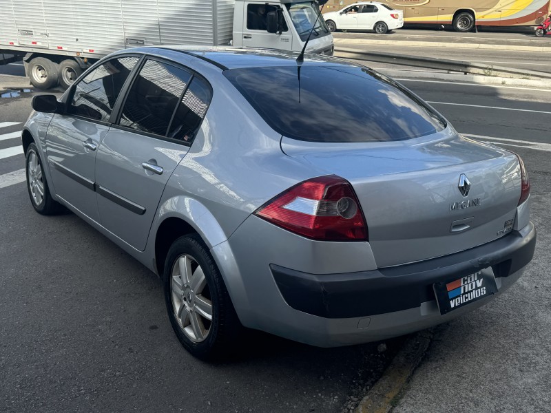 MÉGANE 2.0 DYNAMIQUE SEDAN 16V GASOLINA 4P MANUAL - 2007 - CAXIAS DO SUL