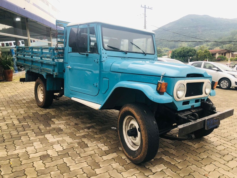 BANDEIRANTE 4.0 OJ55LP-BL3 4X4 CS DIESEL 2P MANUAL - 1980 - VALE REAL