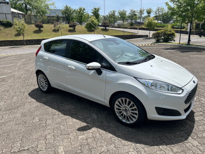 FIESTA 1.6 TITANIUM PLUS HATCH 16V FLEX 4P AUTOMÁTICO - 2017 - CAXIAS DO SUL