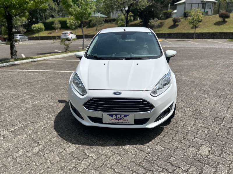 FIESTA 1.6 TITANIUM PLUS HATCH 16V FLEX 4P AUTOMÁTICO