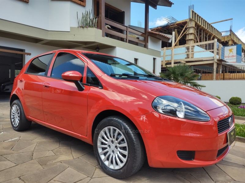 PUNTO 1.4 ATTRACTIVE ITALIA 8V FLEX 4P MANUAL - 2011 - CAXIAS DO SUL