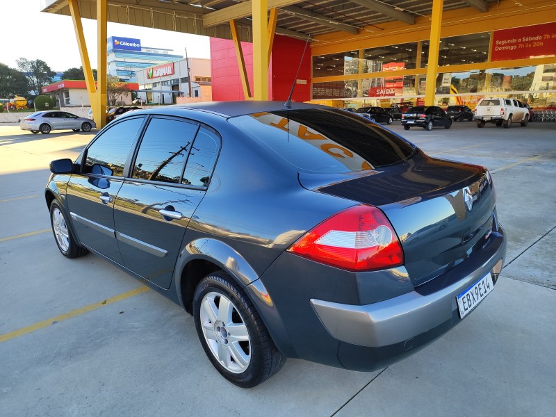 MÉGANE 2.0 DYNAMIQUE SEDAN 16V GASOLINA 4P MANUAL - 2008 - FARROUPILHA