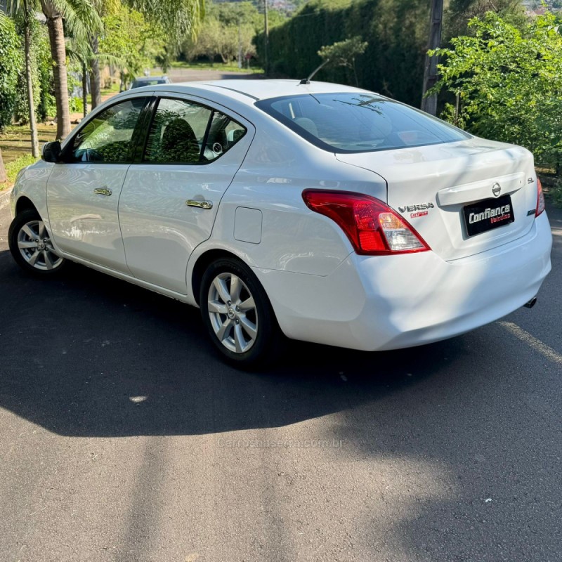 VERSA 1.6 16V FLEX SL 4P MANUAL - 2014 - CAMPO BOM