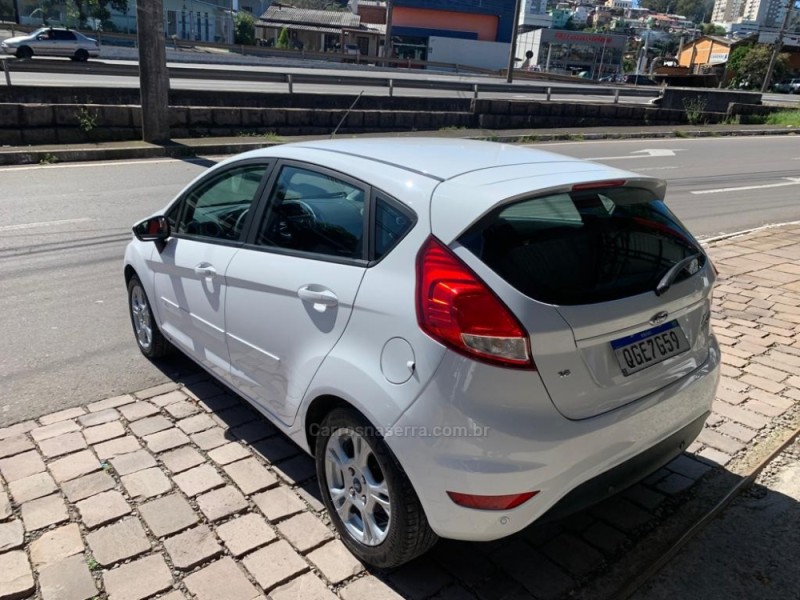 FIESTA 1.6 SE HATCH PLUS 16V FLEX 4P MANUAL - 2016 - CAXIAS DO SUL