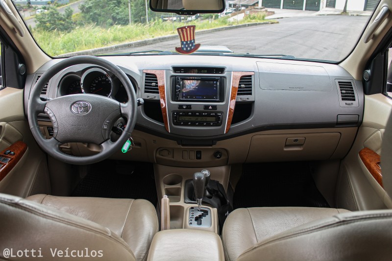 HILUX SW4 3.0 SRV 4X4 7 LUGARES 16V TURBO INTERCOOLER DIESEL 4P AUTOMÁTICO - 2009 - FARROUPILHA