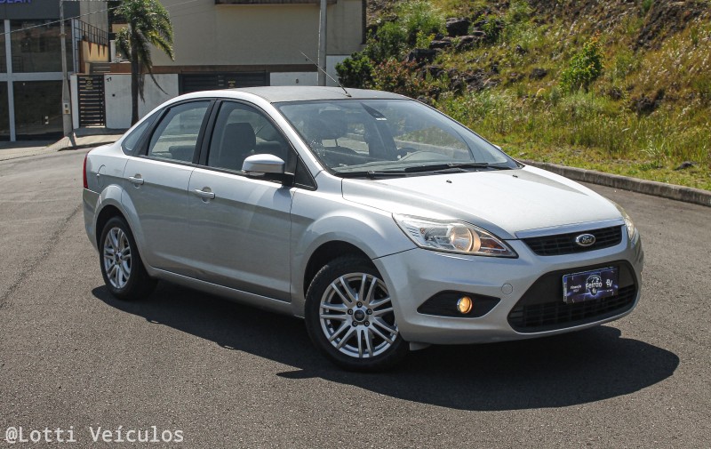 focus 2.0 16v flex 4p automatico 2013 farroupilha