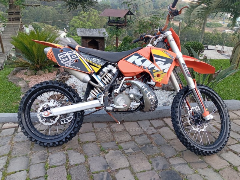 EXC 200 GASOLINA - 2004 - CAXIAS DO SUL