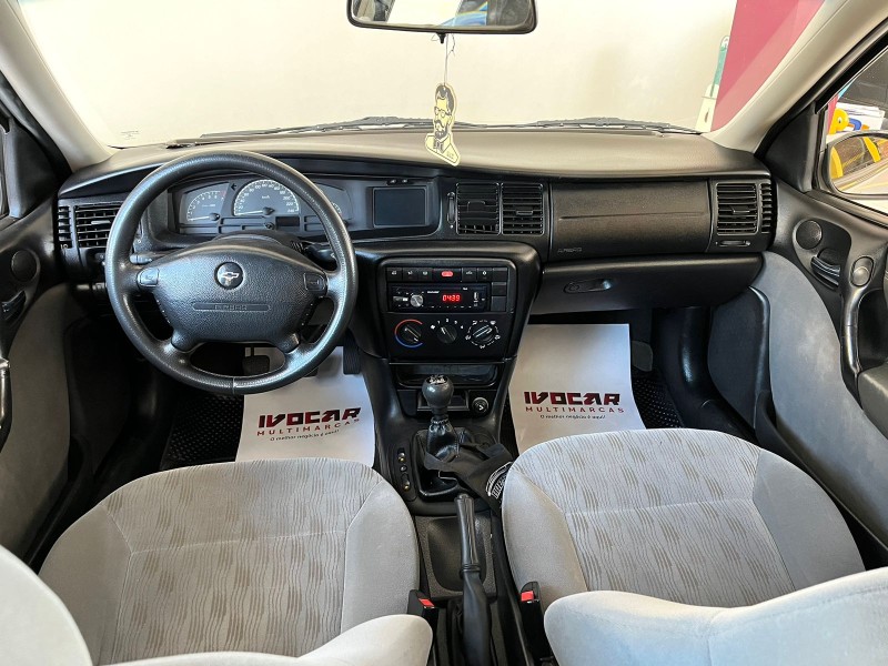 VECTRA 2.0 MPFI GL 8V GASOLINA 4P MANUAL - 2003 - VACARIA