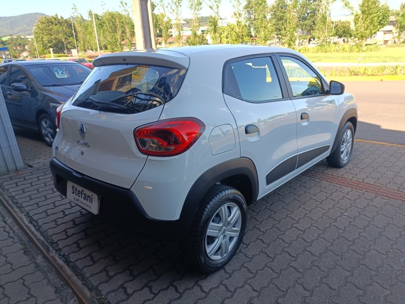 KWID 1.0 12V SCE FLEX ZEN MANUAL - 2022 - BOM PRINCíPIO