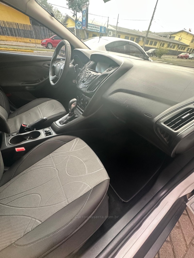 FOCUS 1.6 S 16V FLEX 4P AUTOMÁTICO - 2015 - PAROBé