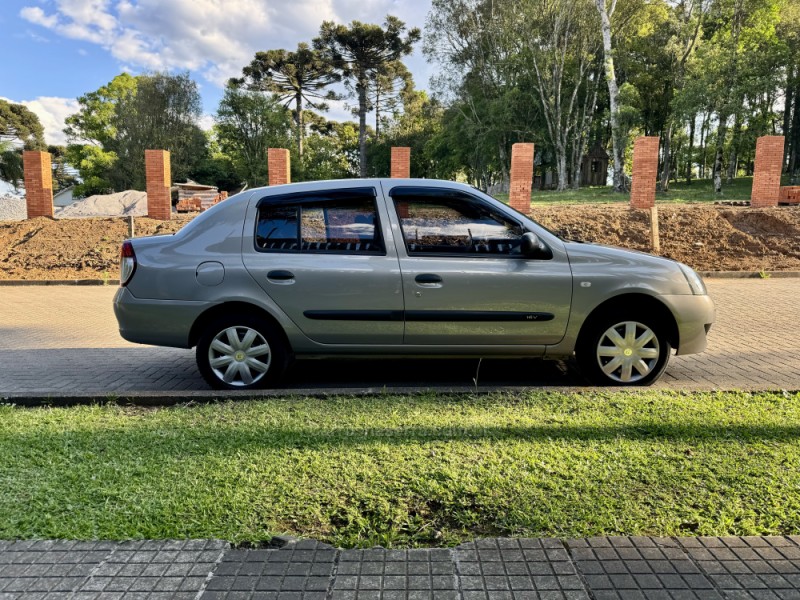 CLIO 1.0 AUTHENTIQUE SEDAN 16V FLEX 4P MANUAL - 2007 - CAXIAS DO SUL