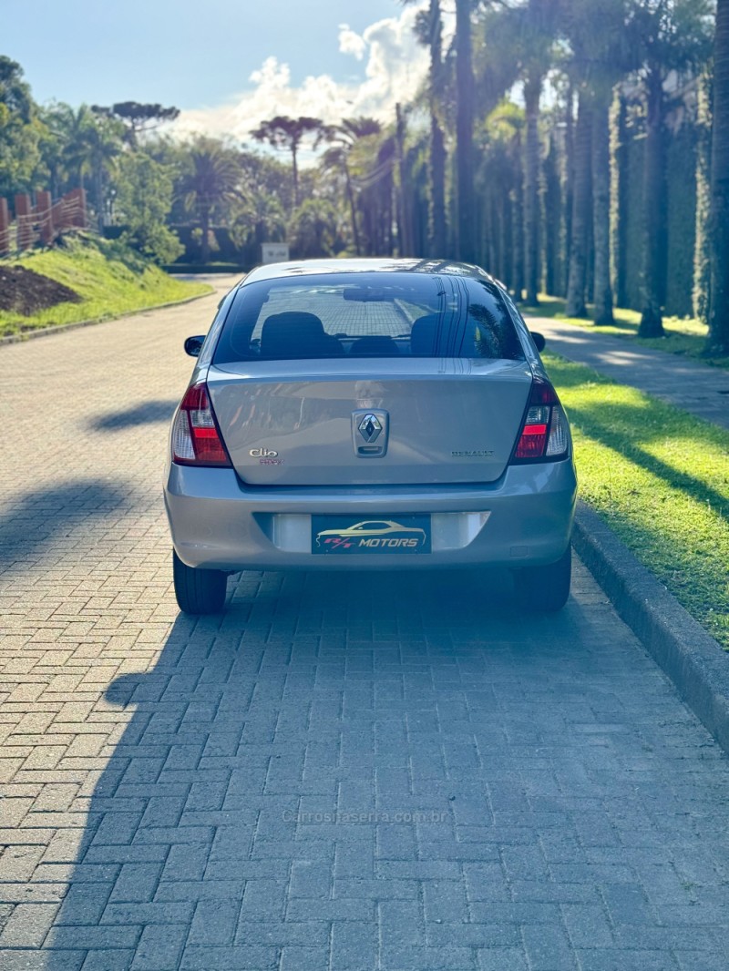 CLIO 1.0 AUTHENTIQUE SEDAN 16V FLEX 4P MANUAL - 2007 - CAXIAS DO SUL