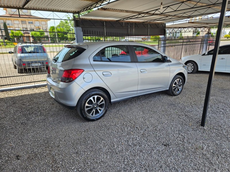 ONIX 1.4 MPFI LTZ 8V FLEX 4P MANUAL - 2015 - VERANóPOLIS