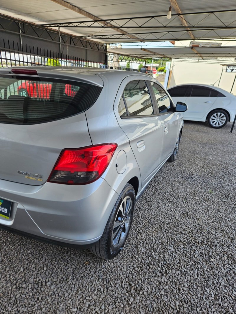 ONIX 1.4 MPFI LTZ 8V FLEX 4P MANUAL - 2015 - VERANóPOLIS