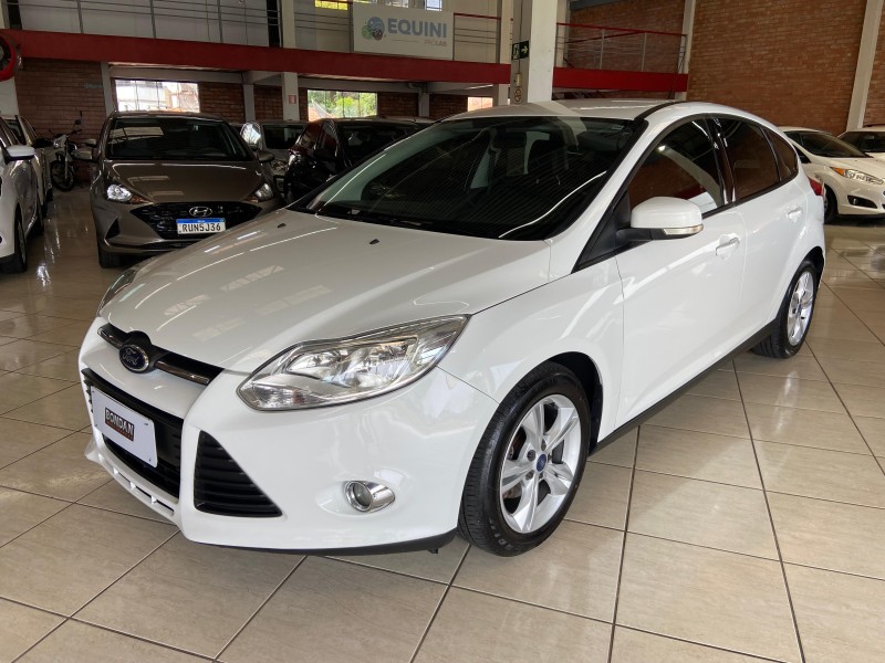 focus 1.6 s hatch 16v flex 4p automatico 2015 farroupilha