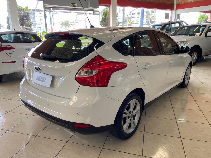 FOCUS 1.6 S HATCH 16V FLEX 4P AUTOMÁTICO - 2015 - FARROUPILHA