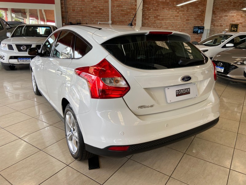 FOCUS 1.6 S HATCH 16V FLEX 4P AUTOMÁTICO - 2015 - FARROUPILHA