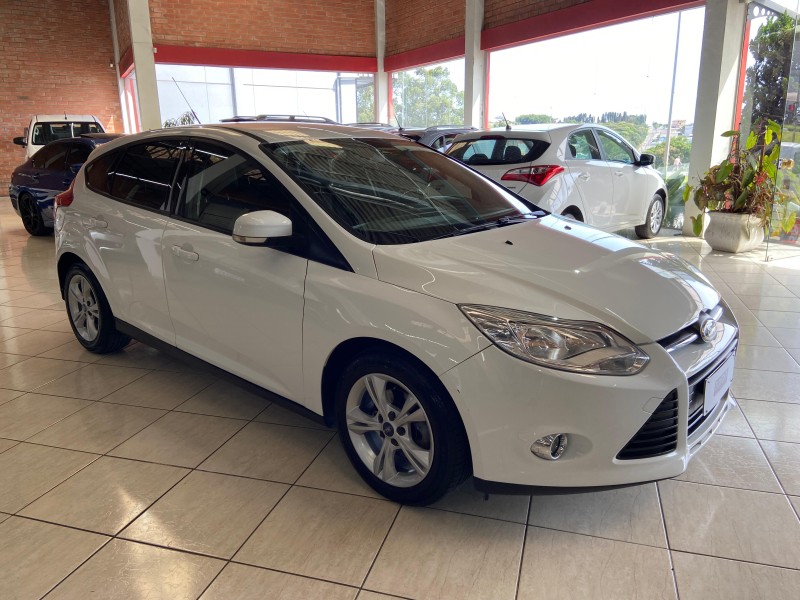 FOCUS 1.6 S HATCH 16V FLEX 4P AUTOMÁTICO - 2015 - FARROUPILHA