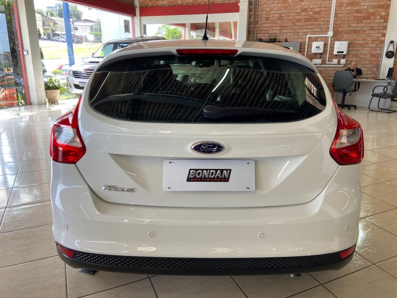 FOCUS 1.6 S HATCH 16V FLEX 4P AUTOMÁTICO - 2015 - FARROUPILHA