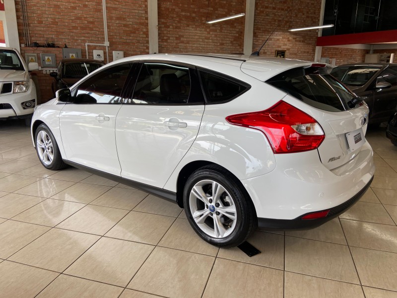 FOCUS 1.6 S HATCH 16V FLEX 4P AUTOMÁTICO - 2015 - FARROUPILHA