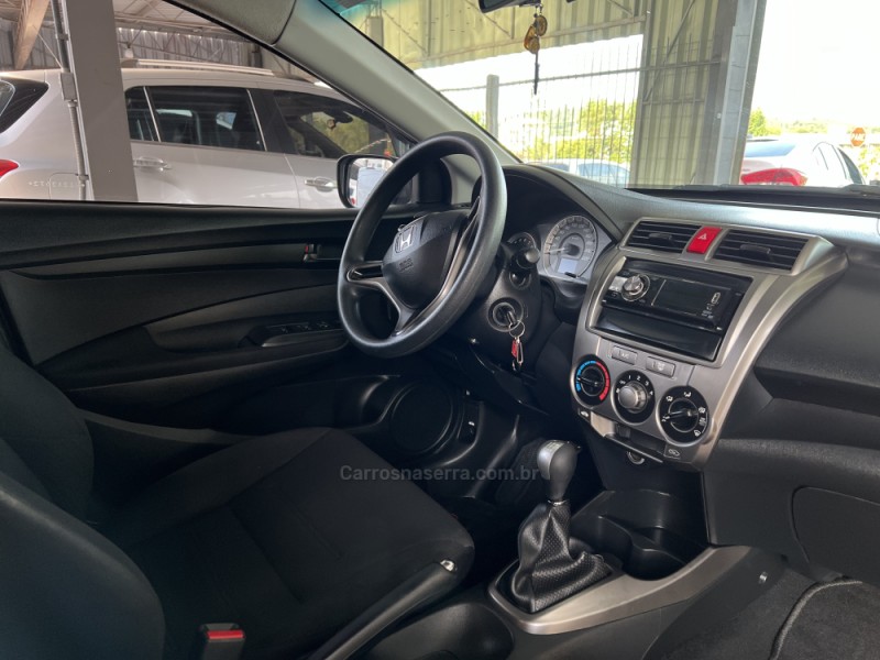 CITY 1.5 SPORT 16V FLEX 4P MANUAL - 2014 - BOM PRINCíPIO