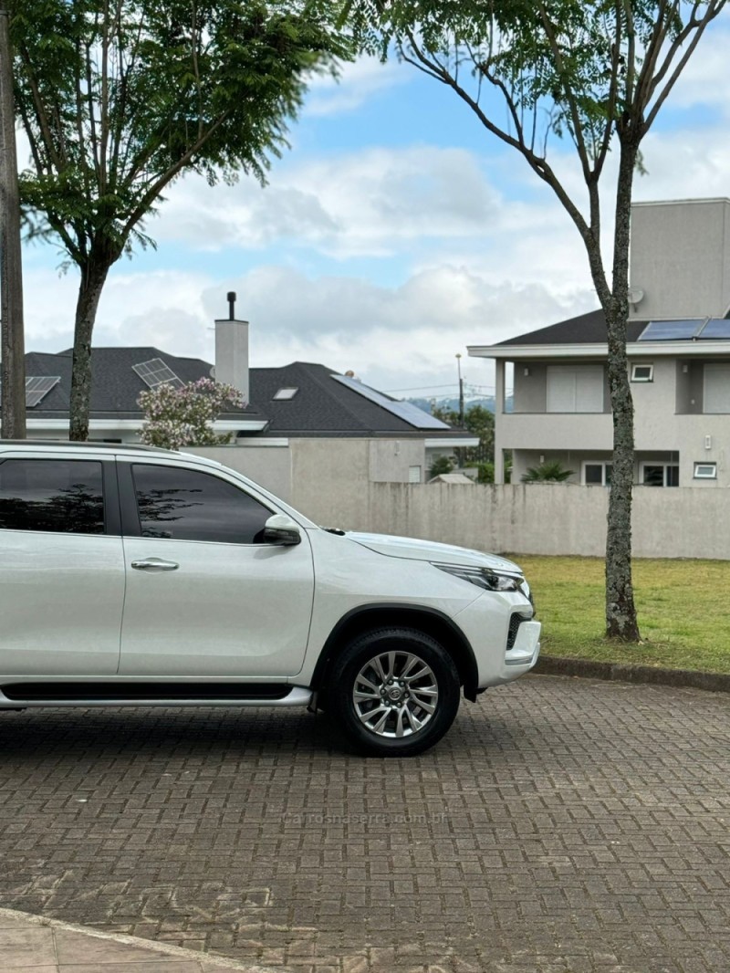 HILUX SW4 2.8 SRX 4X4 7 LUGARES 16V TURBO INTERCOOLER DIESEL 4P AUTOMÁTICO - 2021 - BENTO GONçALVES