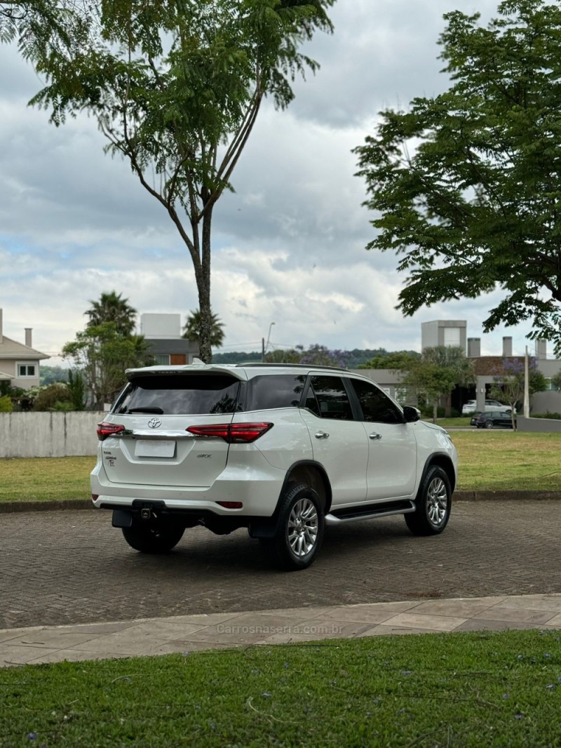 HILUX SW4 2.8 SRX 4X4 7 LUGARES 16V TURBO INTERCOOLER DIESEL 4P AUTOMÁTICO - 2021 - BENTO GONçALVES