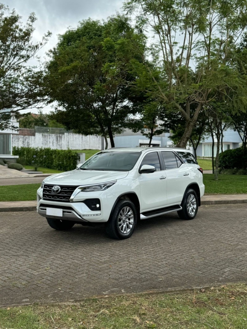 HILUX SW4 2.8 SRX 4X4 7 LUGARES 16V TURBO INTERCOOLER DIESEL 4P AUTOMÁTICO - 2021 - BENTO GONçALVES