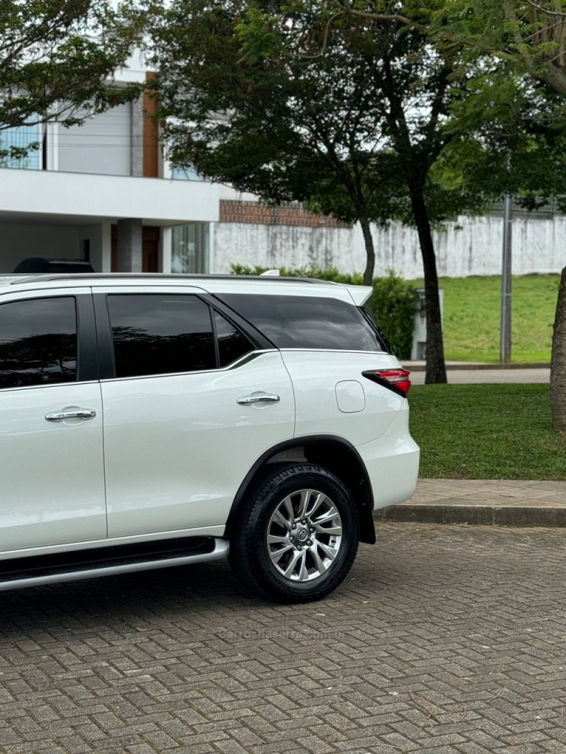 HILUX SW4 2.8 SRX 4X4 7 LUGARES 16V TURBO INTERCOOLER DIESEL 4P AUTOMÁTICO - 2021 - BENTO GONçALVES