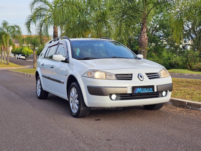 MÉGANE 1.6 DYNAMIQUE GRAND TOUR 16V FLEX 4P MANUAL - 2010 - CAMPO BOM