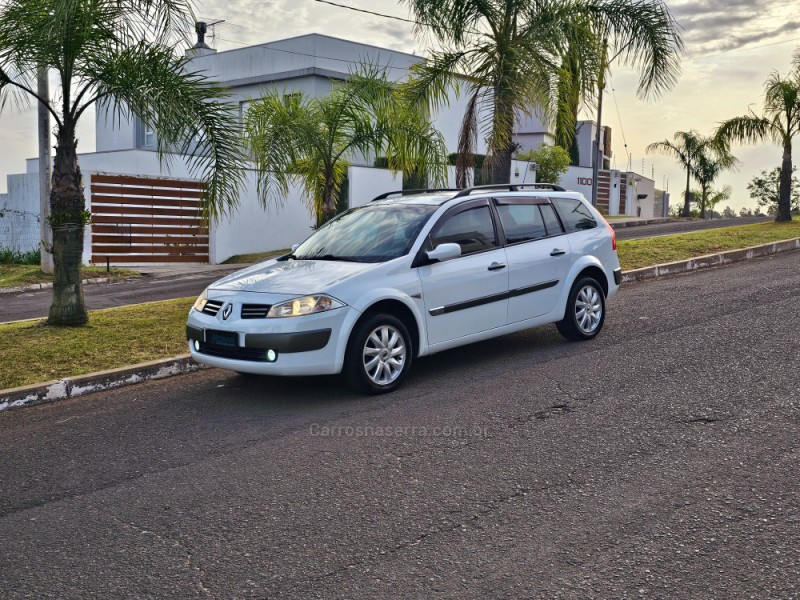 MÉGANE 1.6 DYNAMIQUE GRAND TOUR 16V FLEX 4P MANUAL - 2010 - CAMPO BOM