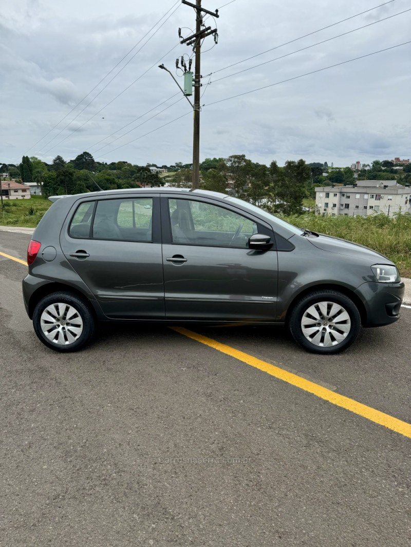 FOX 1.0 MI TREND 8V FLEX 4P MANUAL - 2013 - NOVA PRATA