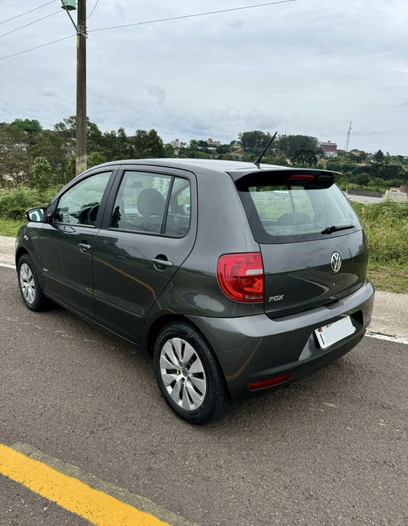 FOX 1.0 MI TREND 8V FLEX 4P MANUAL - 2013 - NOVA PRATA