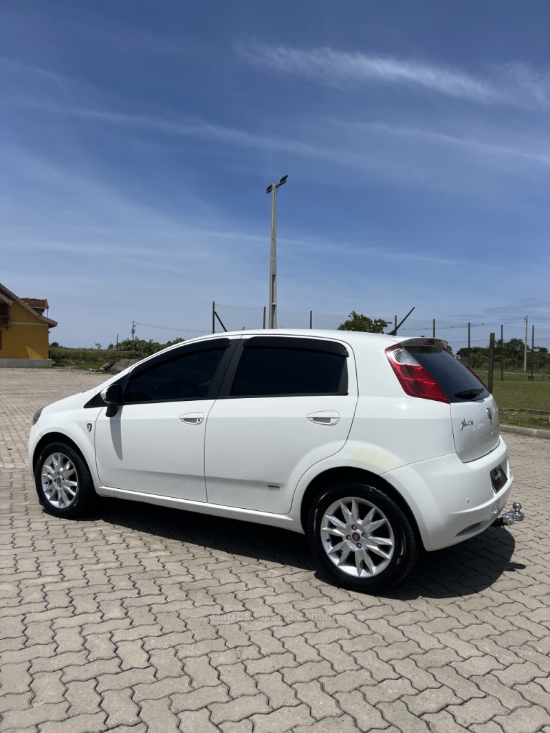 PUNTO 1.4 ATTRACTIVE ITALIA 8V FLEX 4P MANUAL - 2012 - ANTôNIO PRADO