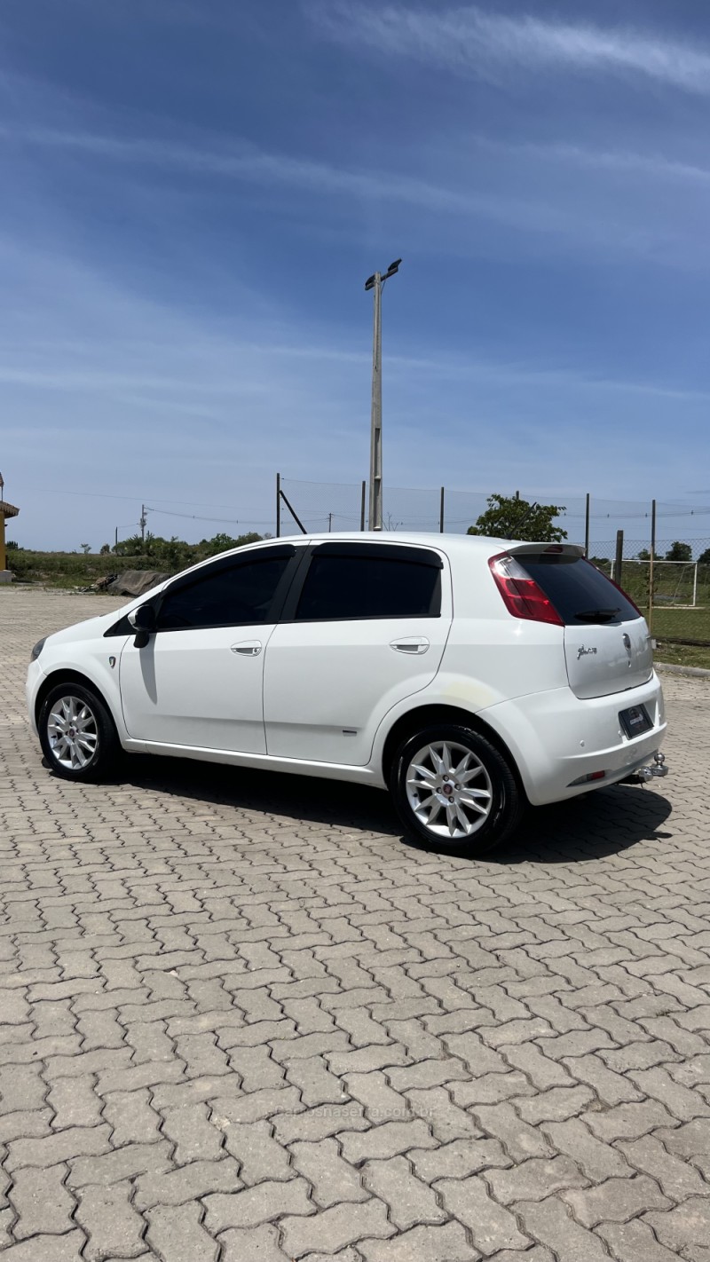 PUNTO 1.4 ATTRACTIVE ITALIA 8V FLEX 4P MANUAL - 2012 - ANTôNIO PRADO