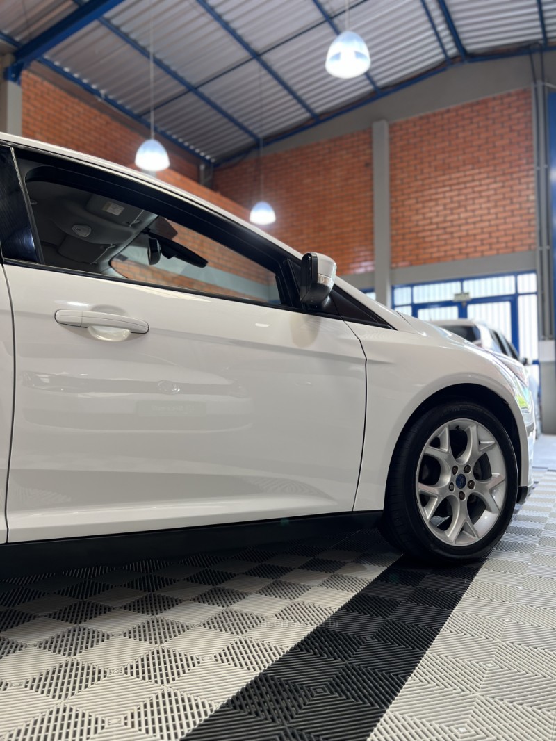 FOCUS 1.6 SE PLUS 16V FLEX 4P MANUAL - 2016 - BENTO GONçALVES