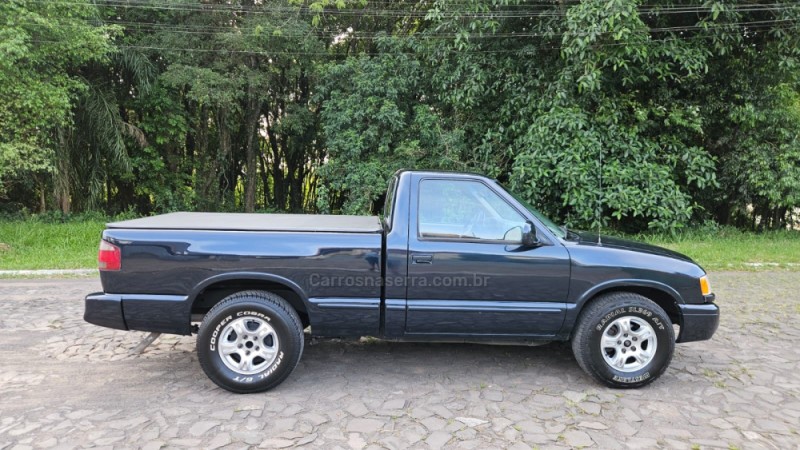 S10 4.3 SFI DLX 4X2 CE V6 12V GASOLINA 2P MANUAL - 1999 - IVOTI