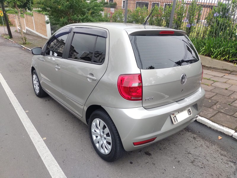 FOX 1.6 MI 8V FLEX 4P MANUAL - 2013 - FARROUPILHA