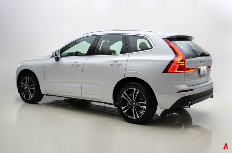 XC60 2.0 D5 MOMENTUM AWD DIESEL 4P AUTOMÁTICO - 2020 - GARIBALDI