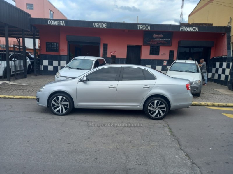 JETTA 2.5 I 20V 170CV GASOLINA 4P TIPTRONIC - 2010 - CAXIAS DO SUL