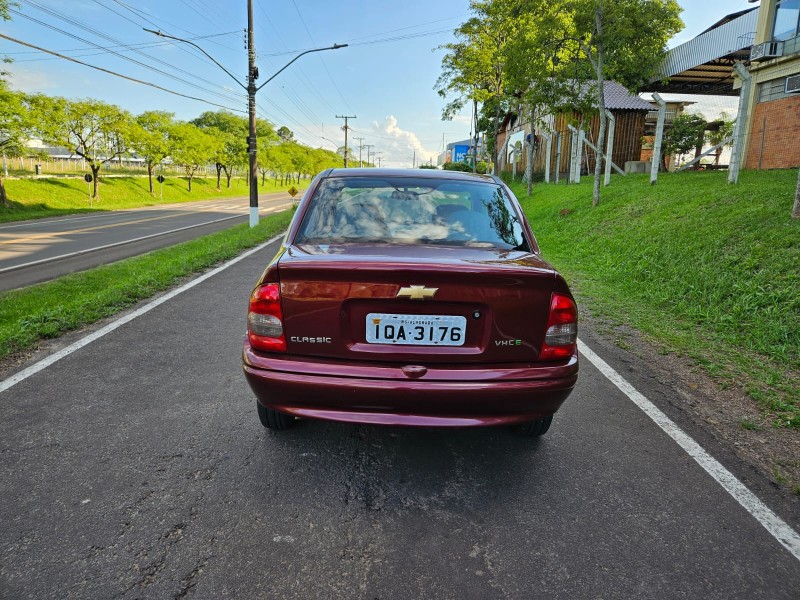 CORSA 1.0 MPFI CLASSIC SEDAN LIFE 8V FLEX 4P MANUAL - 2010 - VENâNCIO AIRES