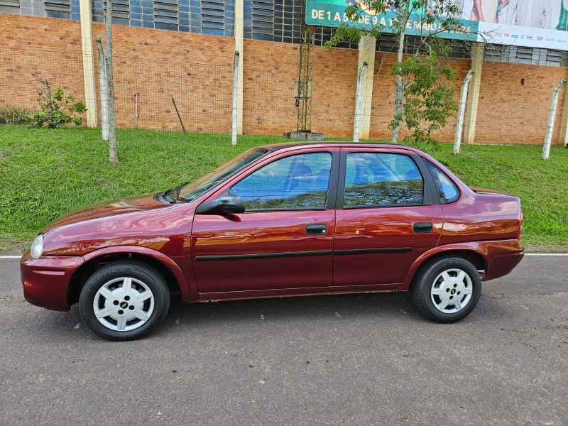 CORSA 1.0 MPFI CLASSIC SEDAN LIFE 8V FLEX 4P MANUAL - 2010 - VENâNCIO AIRES