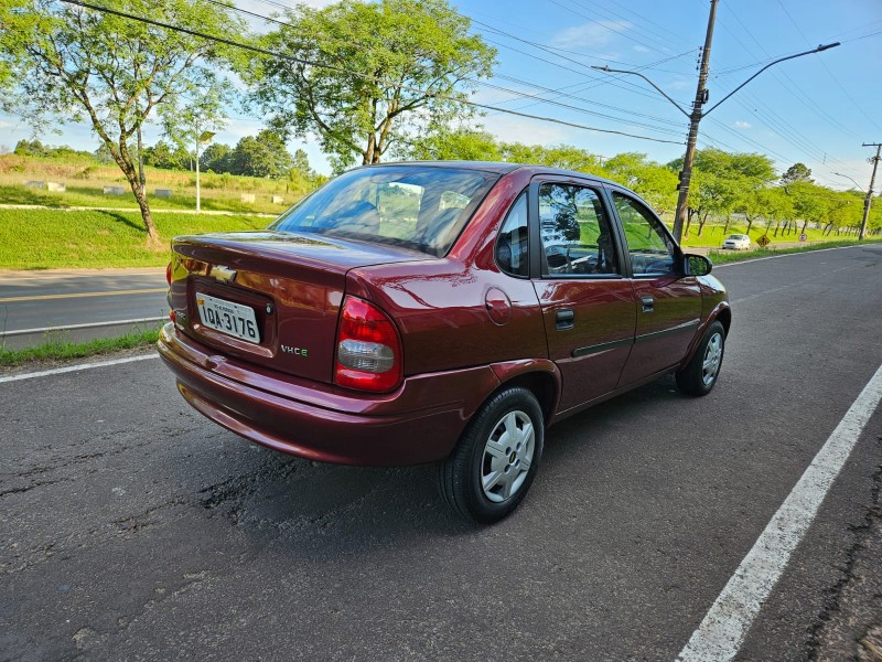 CORSA 1.0 MPFI CLASSIC SEDAN LIFE 8V FLEX 4P MANUAL - 2010 - VENâNCIO AIRES