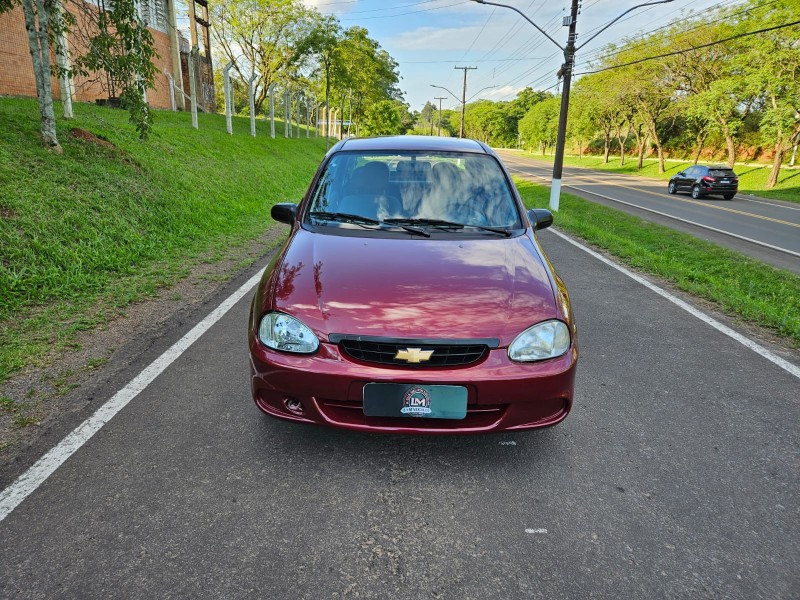 CORSA 1.0 MPFI CLASSIC SEDAN LIFE 8V FLEX 4P MANUAL - 2010 - VENâNCIO AIRES